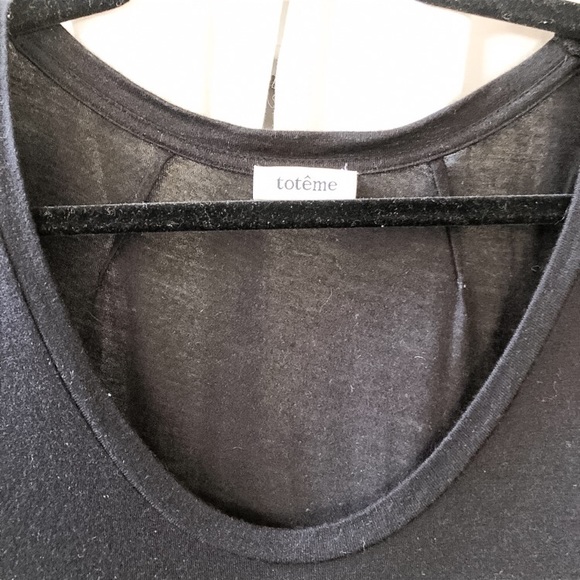Totême Cashmere Black Tee - Picture 9 of 11